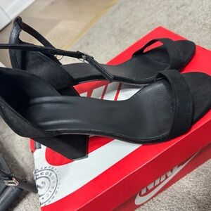 Trendy Boutique Black Heeled Sandals